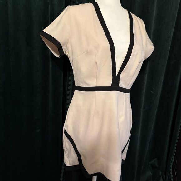 Missguided Nude Mini Dress Deep V Neck Womens Size 10 - Picture 2 of 13